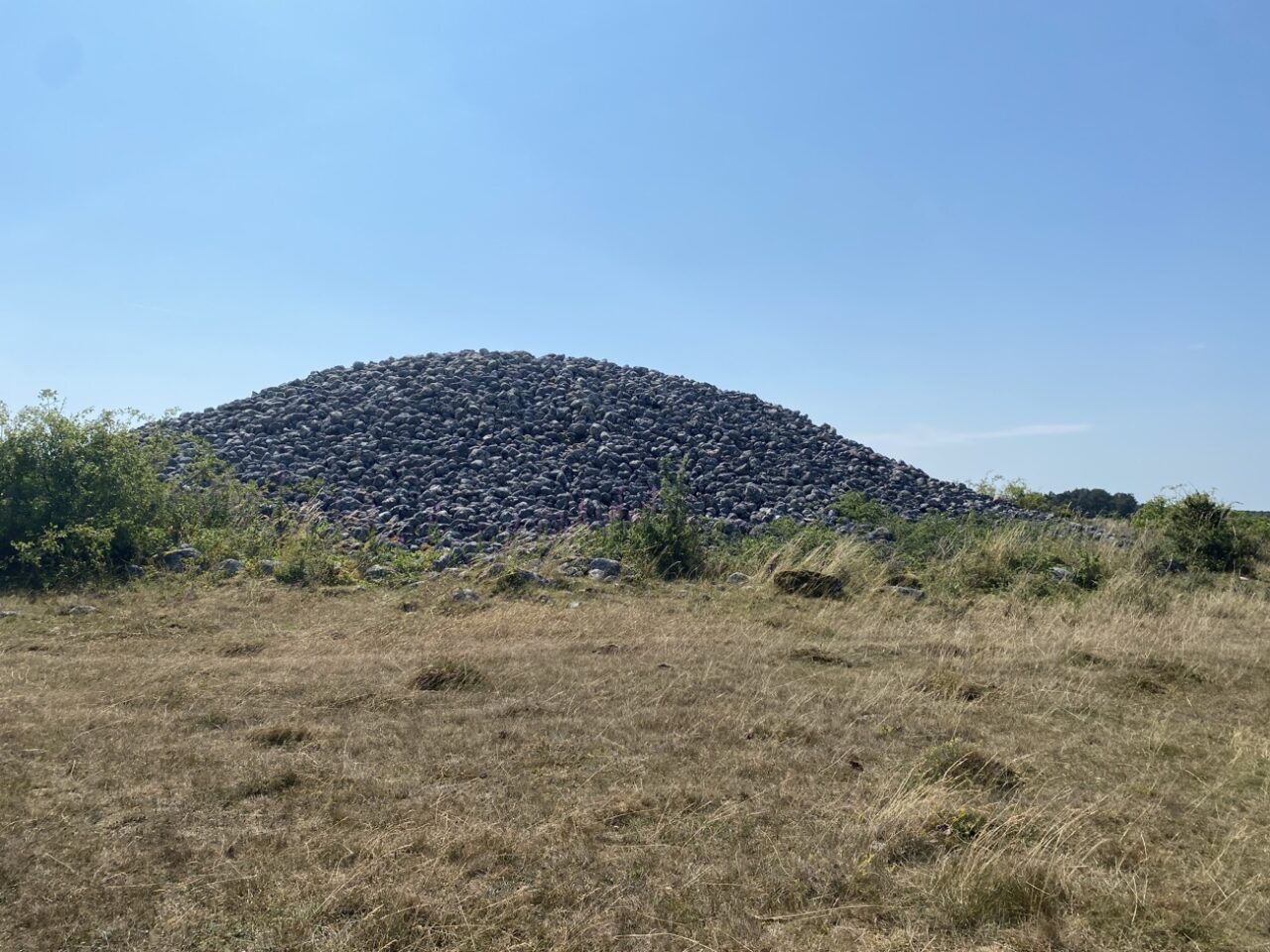 Mehr über den Artikel erfahren 19.07.25 – Steinhügelgräber